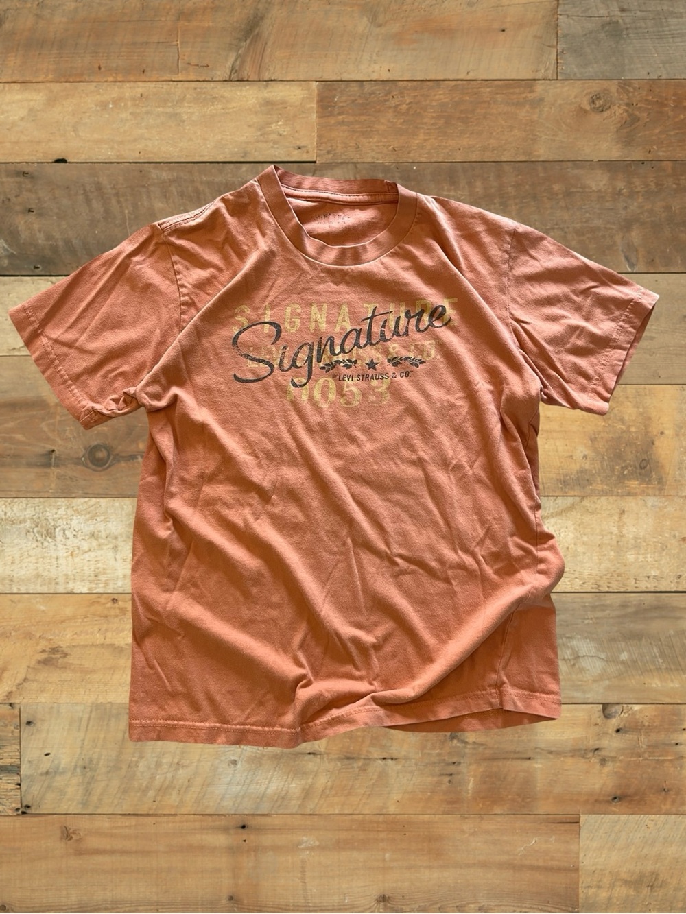Levi Strauss Signature Graphic T Shirt Vintage Faded, washed Orange Tee Fits L